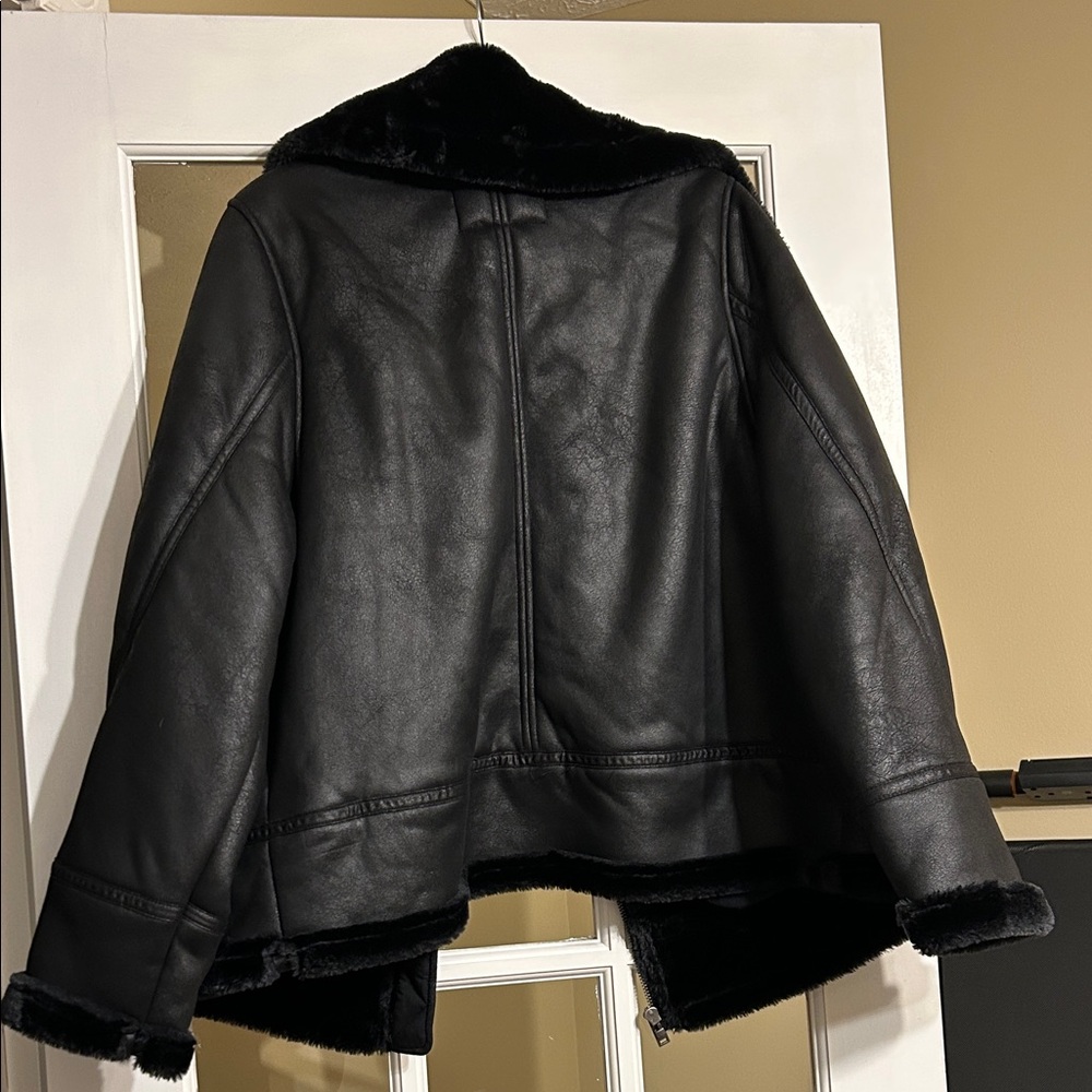 Universal Thread Black Leather Jacket with Shearl… - image 4